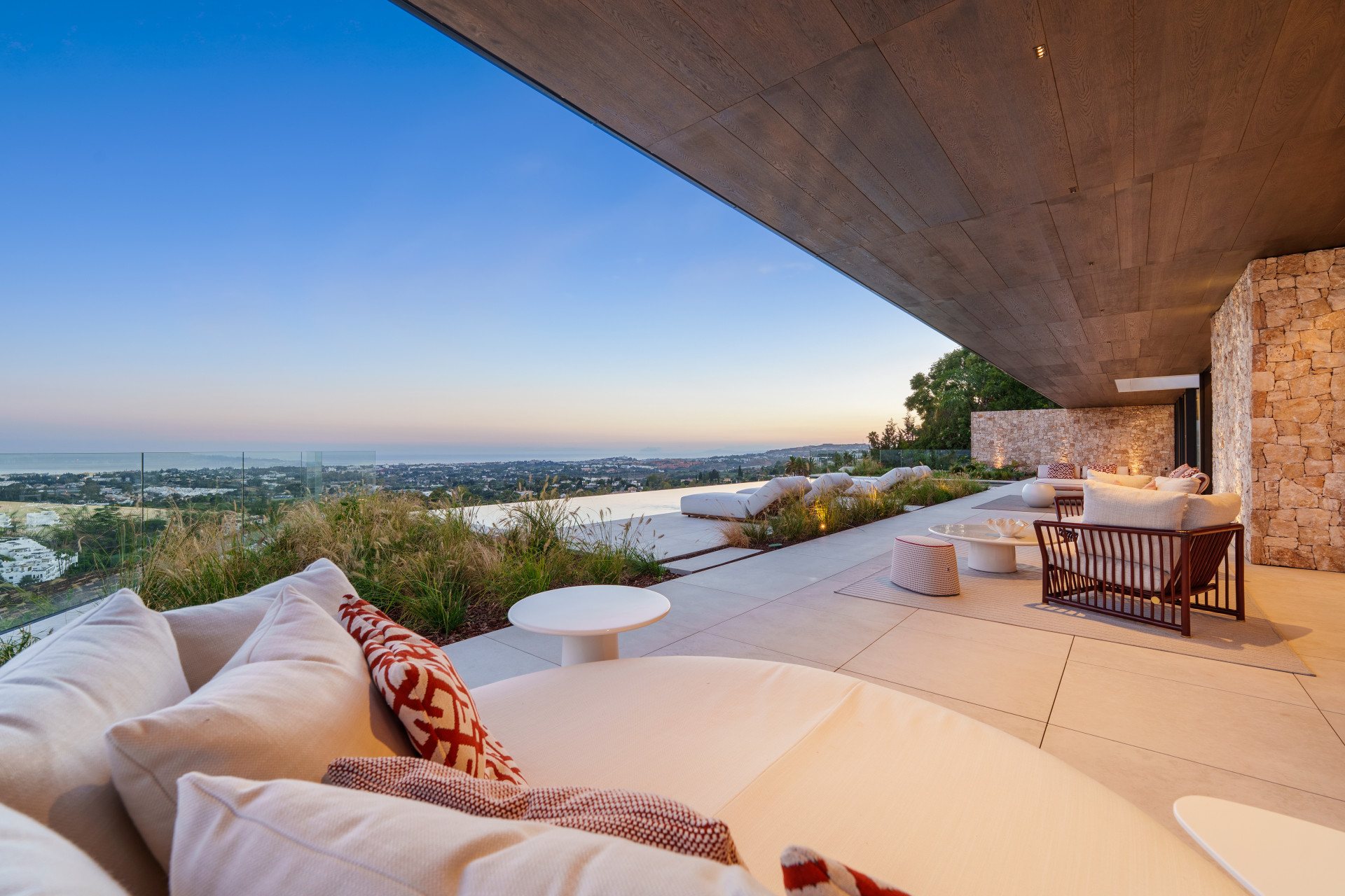 Terrace with sea views on the Costa del Sol